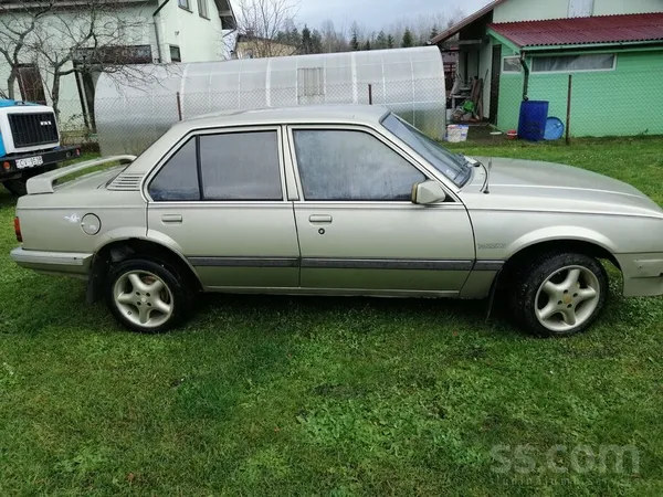 Opel Opel askona ejoš noņemts no uzskaites, parādu nav.