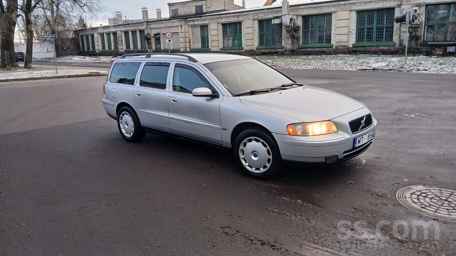 Прдаю машину Volvo V70. Машина в хорошем состоянии. Климат контроль работает