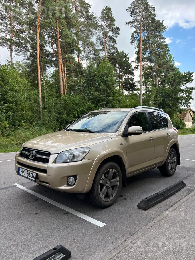 Pārdodu Toyota Rav 4, labā vizuālajā un tehniskajā stāvoklī. 
Pirmreizējā r