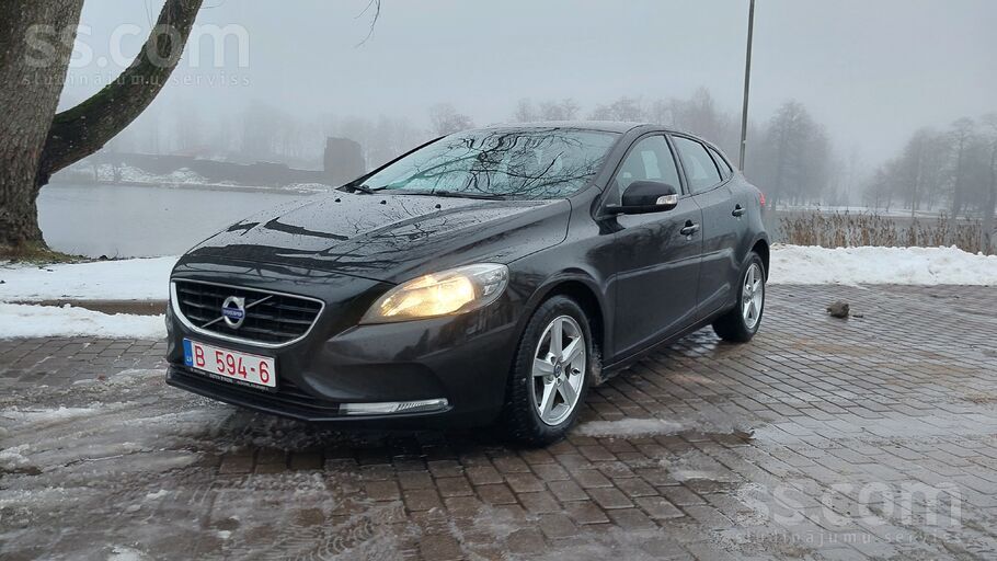Pardod Volvo V40.2015.gada. 2.0 dizelis(88kw). Mehaniska parnesumkarba. Auto
