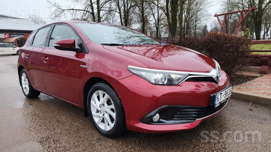Toyota Toyota Auris 1.8 Hibrīds. 73 kW/ 99 Zs. Vidējais r