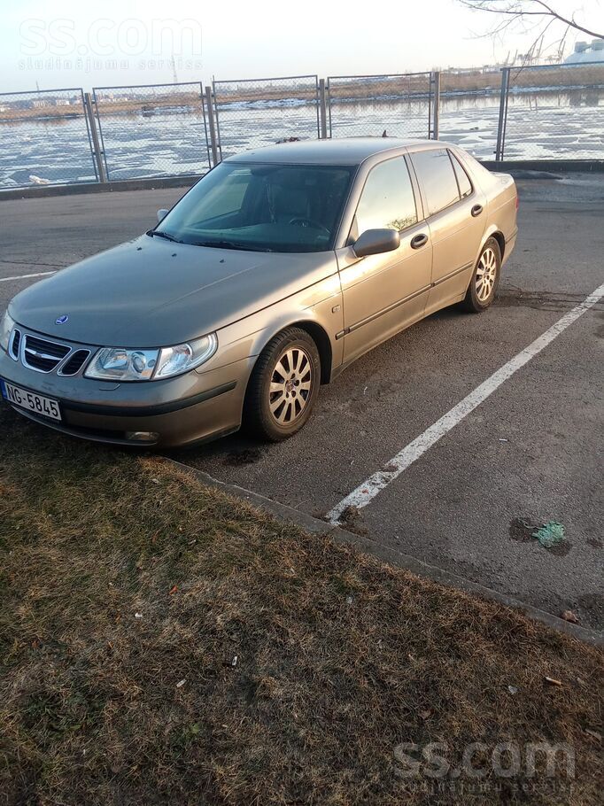 Saab Ideāls auto. Sīkāk pa telefonu.