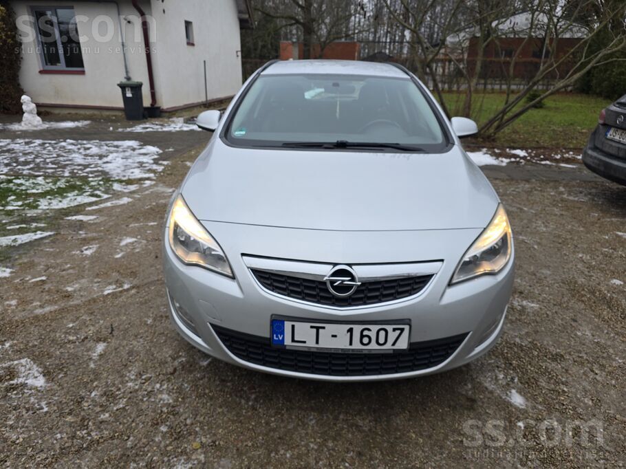 Opel Tiek tirgots labs un ekonomisks auto. Tikko veikta