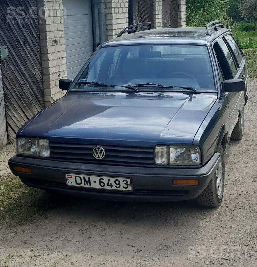 Pārdodas Auto kas stāv garāžā rūc brauc noņemta no uzskaites var parakstīt j