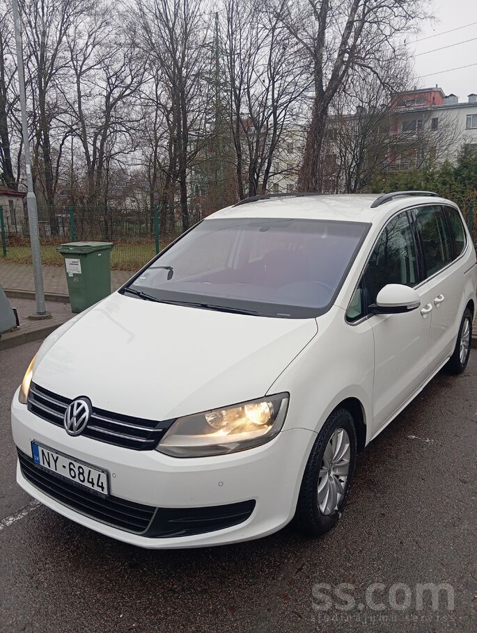 Volkswagen Labs auto ar svaigu skati. Auto atrodas Rīgā. Cena