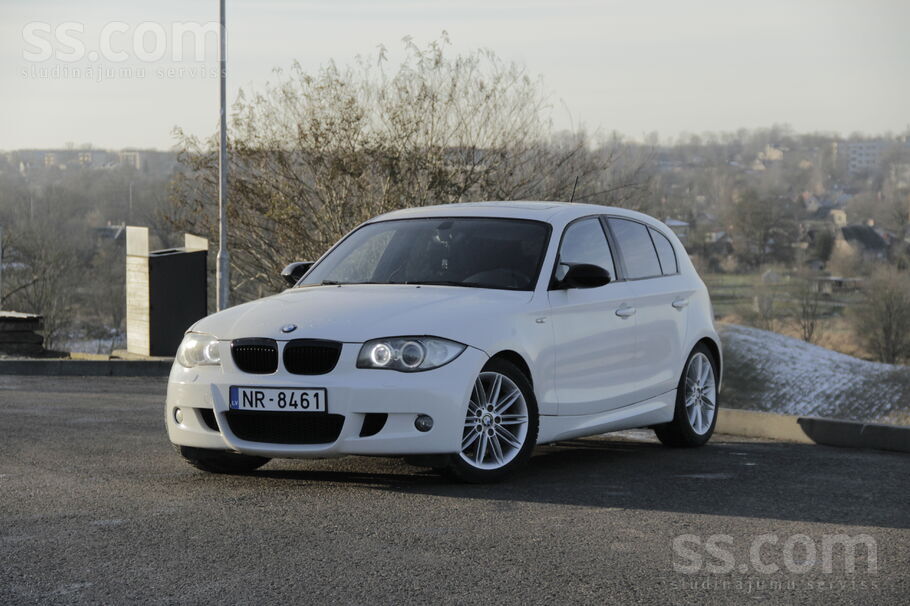 BMW BMW 120 (E87) ar 2.0 benzīna dzinēju (125 kW). Lat