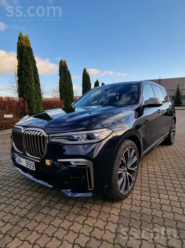 BMW X7 M50D. 400zs. 
Automobīlis ir aprīkots ar ļoti bagātīgu un augstvērtī