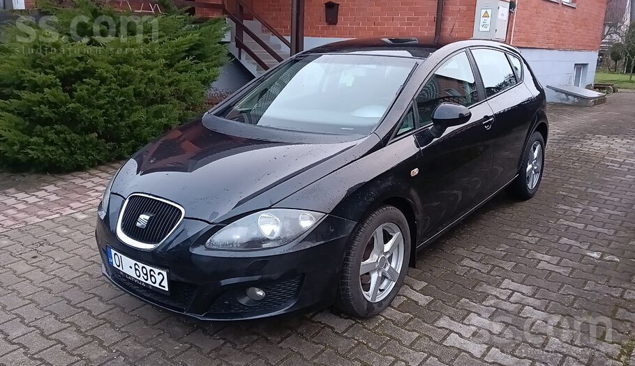Seat Leon 2011.gada ar 1.6l 77kw ekonomisko turbo dīzeļa dzinēju. Latvijā na