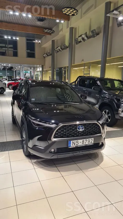 Faktiski jauns auto - Toyota Corolla Cross Suv 2.0 Hybrid Dynamic Force (197