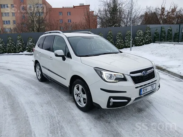 Subaru Ādas stūre ar apsildi, priekšējie lukturi ar pagri