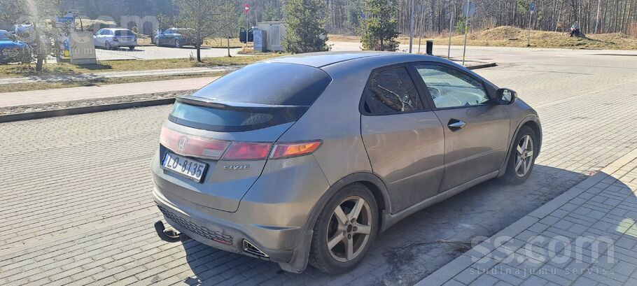 Tiek pārdota Honda Civic ar benzīns/gāze motoru (43l balons), ekonomiska. Ti