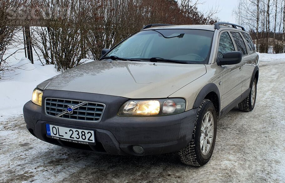 Volvo 2.4 D5 120kW. Avtomat. 4X4. Tikko ievests. Auto ir