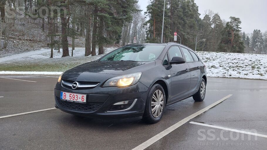 Opel Pardod Opel Astra sports tourer. 2013.gada. 1.7 di