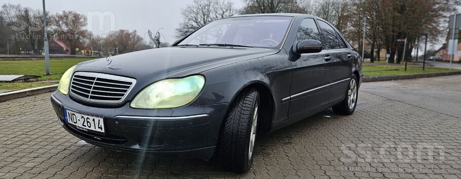 Mercedes Samazinu cenu.