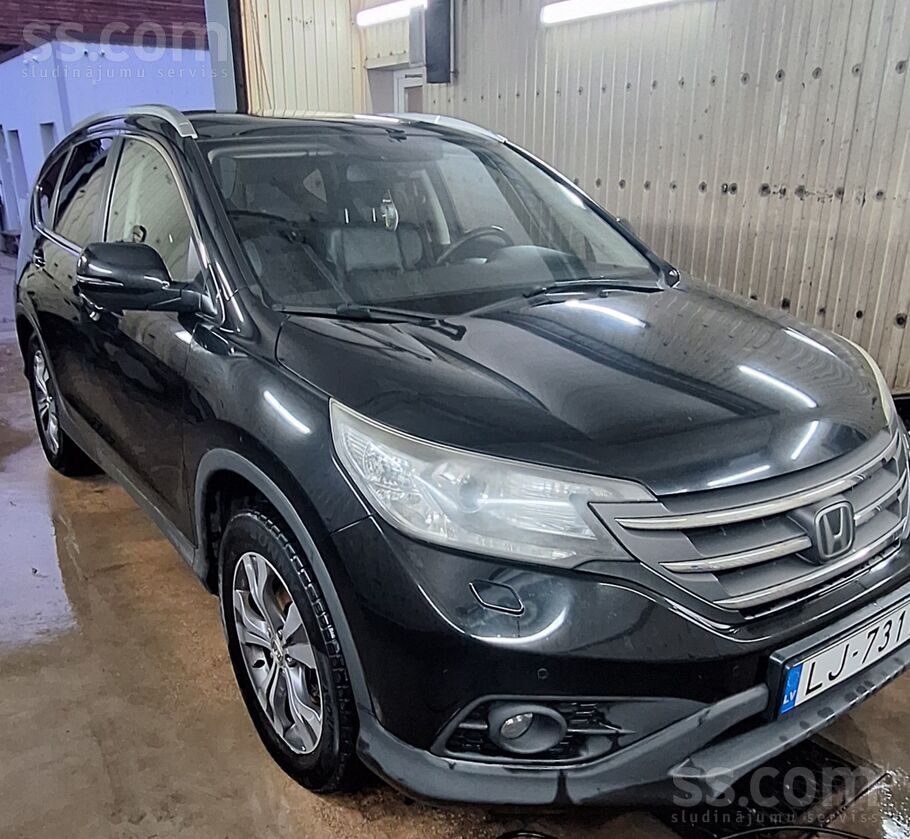 Pārdod 2013. gada Honda Cr-v labā tehniskā un vizuālā stāvoklī. Automāts 2.2