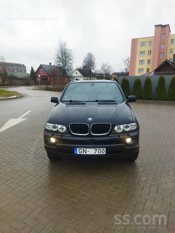BMW Pārdodu BMW X5 ļoti labā stāvoklī. Kopts un saudzī