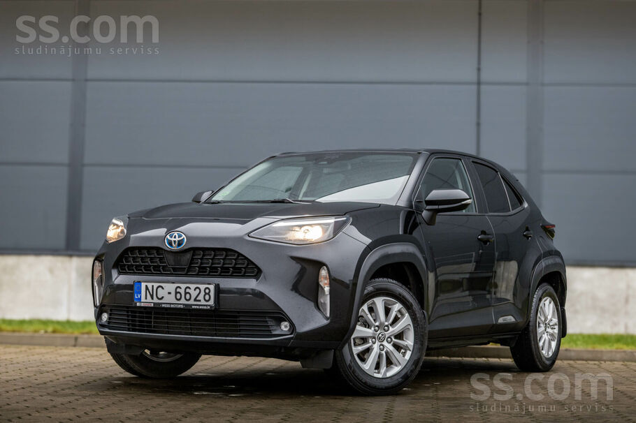 Toyota Toyota Yaris Hybrid ar 1.5 litru benzīna dzinēju u