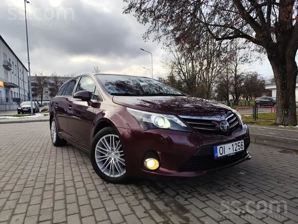 Toyota Ievests no Vācijas. Auto teicamā tehniskā un vizuā