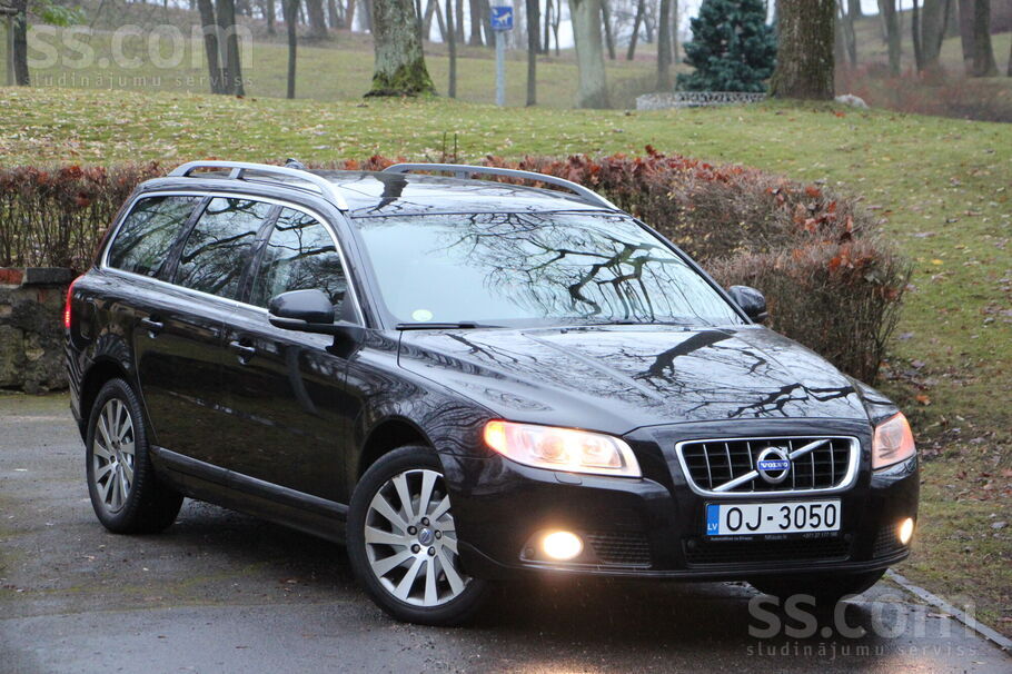 Volvo Summum. Volvo V70 2.0 120 kw motors, manuālā ātrum