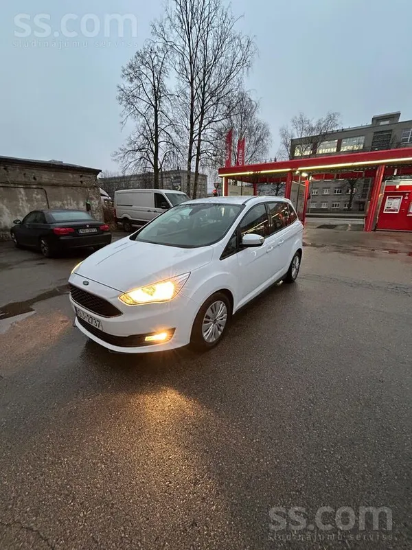 Продаю Ford Grand C-Max с новым техосмотром до декабря 2026. Звоните.