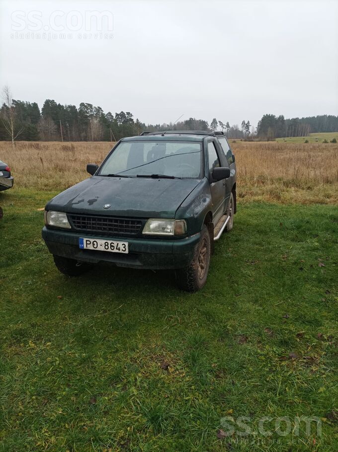 4x4 + pazeminātie ārtumi darbojas
Aizxmugures tilts bloķējas automātiski.