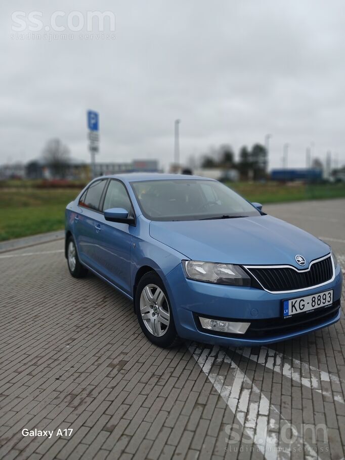 Pārdodu uzticamu un ekonomisku Škoda Rapid. Auto ir labā tehniskā un vizuālā