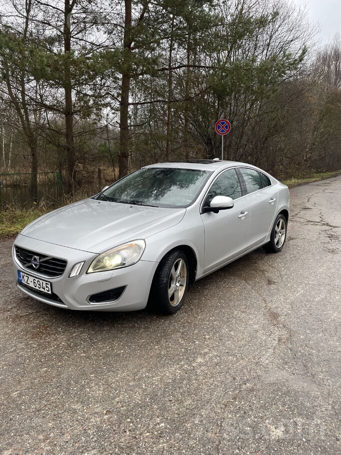Pārdodu Volvo s60 2.0D D3 5cilindru dzinējs ar 120kw Automāts 2011gada izlai