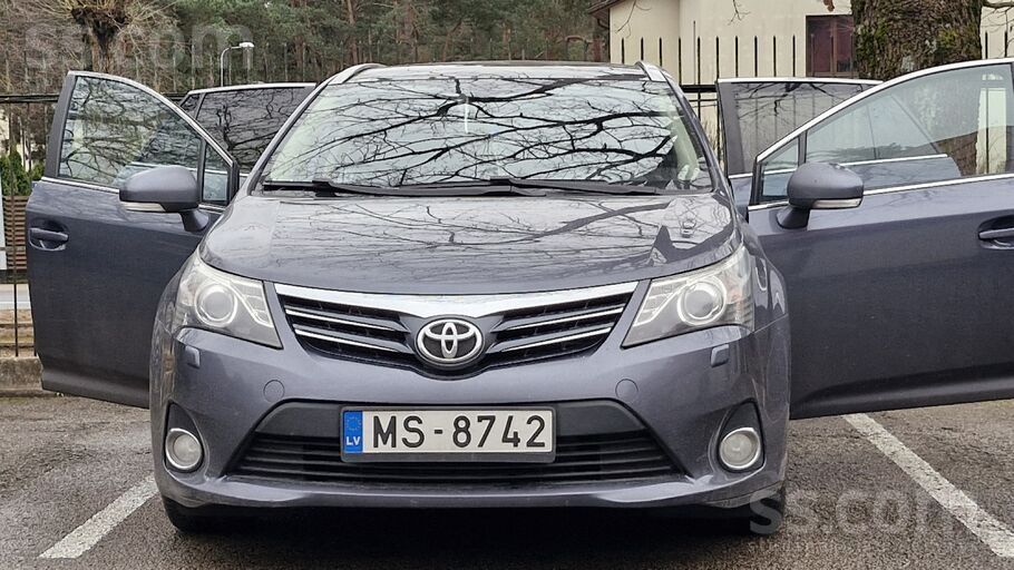 Toyota Harizmatisks, elegants ar ādas koptu salonu, roman
