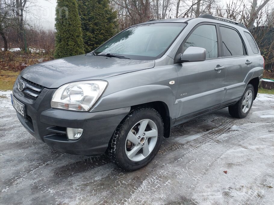 KIA Pardodu apvidus auto 4x4, labs tehniskais un vizua
