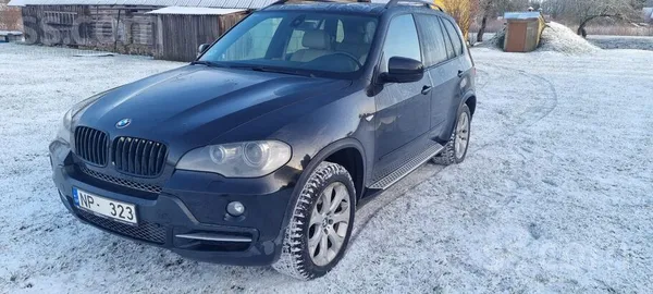 BMW Pàrdod labu x5 e70, dzinējs un kārba labā stāvoklī