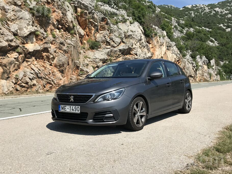 Pirkta jauna Latvijā pie dīlera. 
Pilna servisa vēsture. 
Oriģināls nobrau