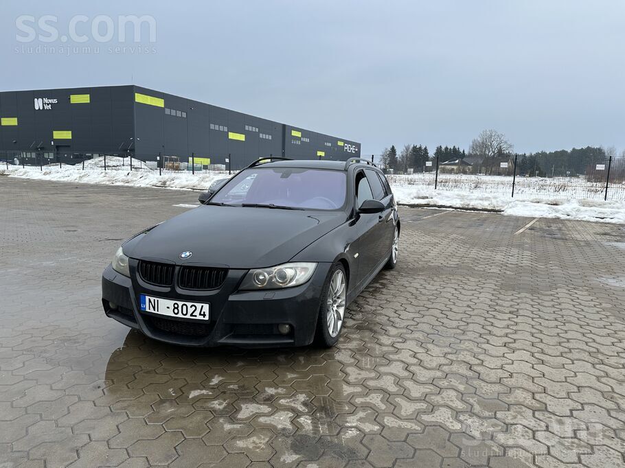 BMW Продаю хорошую, своевременно ухоженную машину. 