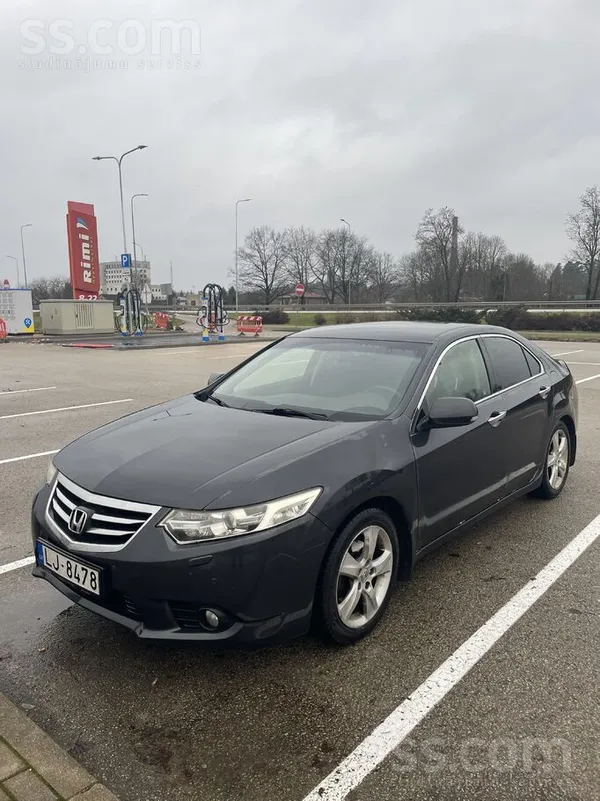 Honda Sakarā ar jauna auto iegādi tiek pārdota Honda ar 