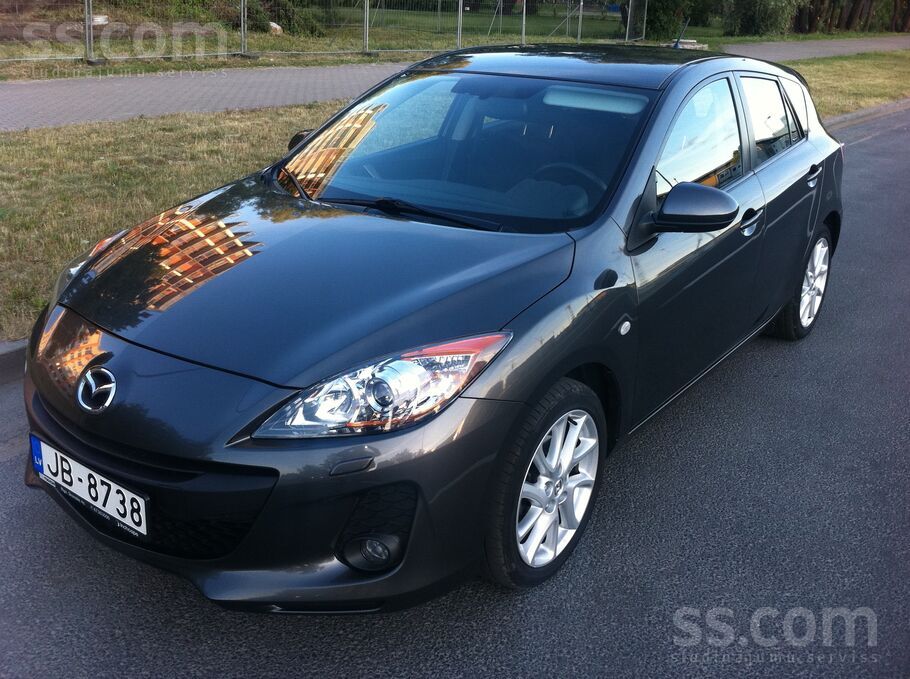 Pardodu labi koptu Mazda 3 ļoti labā tehniskā un vizuālā stāvoklī. Auto ir u