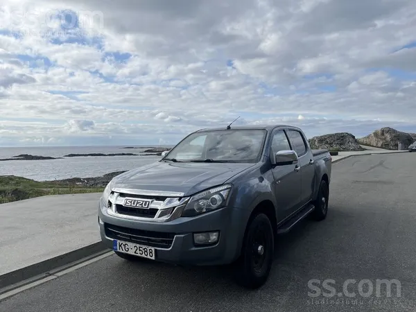 Isuzu Pārdodu labu auto. Auto būs cita numura zīme un or