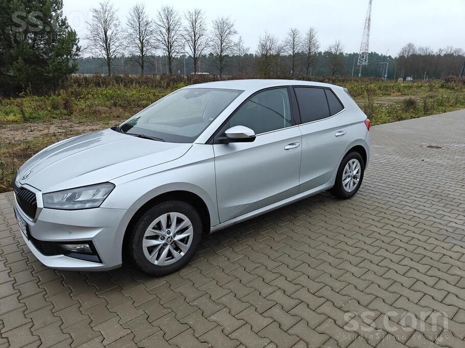 Škoda Fabia. Garantija līdz 12/2027 vai 100 000 km. Ļoti mazs nobraukums – 1