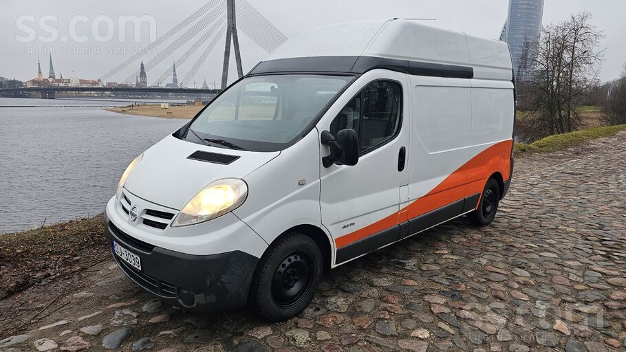 Nissan Primastar augstais, garais ar 2, 0 dīzeļa dzinēju, Sānu durvis ar sti