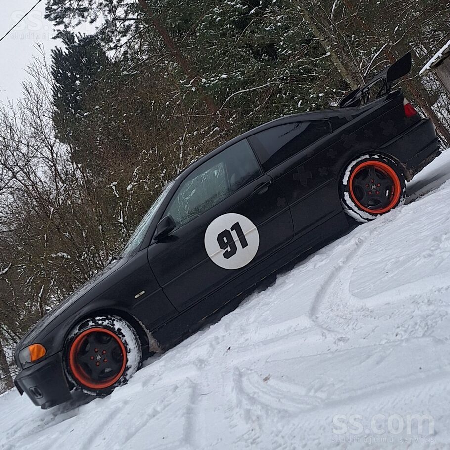 Pārdodu 328i labā tehniskā stāvoklī. Dizains ir noņemams. Tikko izieta tehni