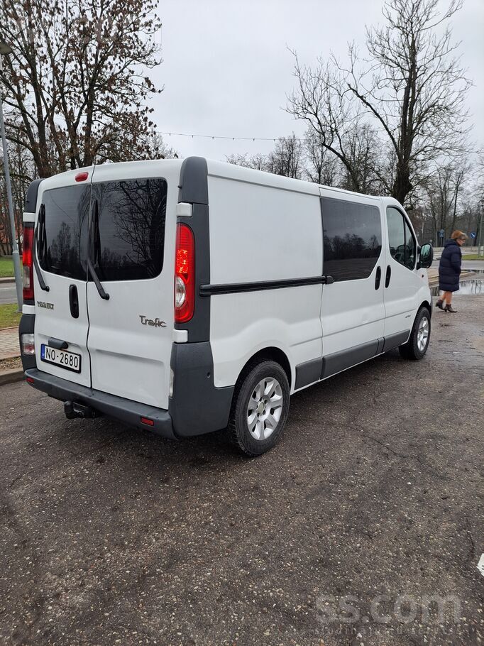 Renault Pārdod kravas busu Renault Trafic laba stāvoklī. N