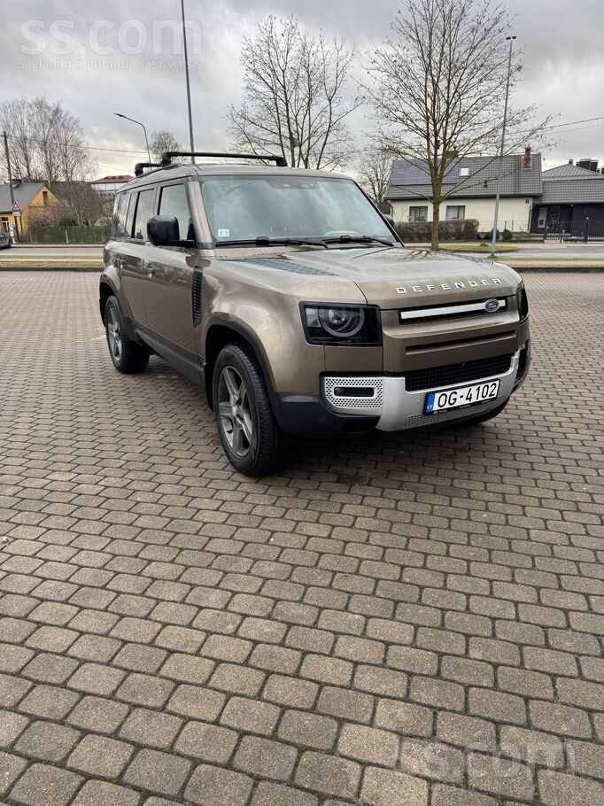 Teicamā tehniskā un vizuālā kārtībā uzņēmums pārdod Land Rover Defender 3.0L