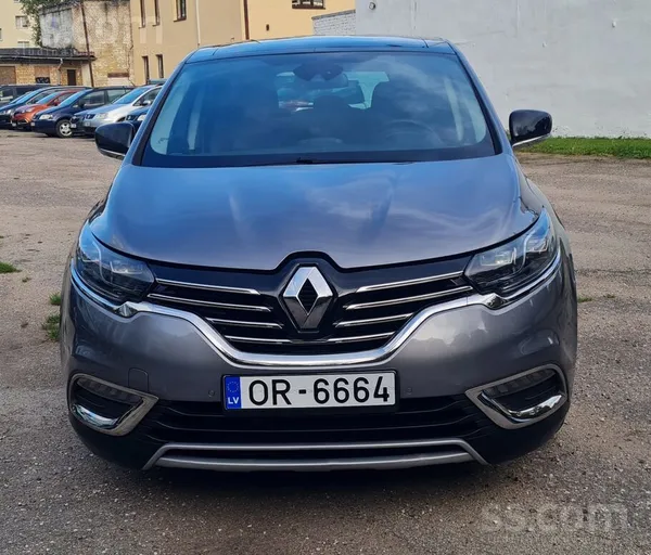 Renault Skaists auto tiko ievests no Francijas. Renault Es