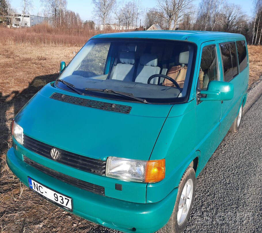 Pārdodu labu busiņu, nenokautu. Garā versija , motors 2.5 . Vinjete nav vaja