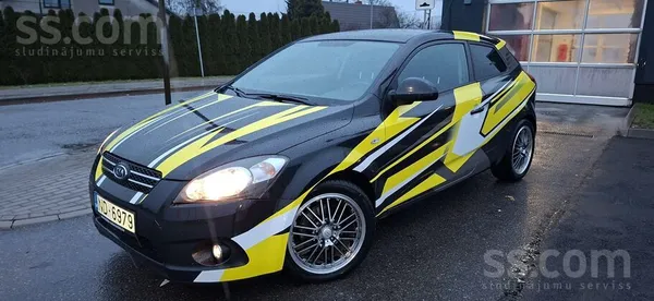 KIA Pārdod 2.0 Turbo dīzelis ar 140 zirgu motoru. Ātrs