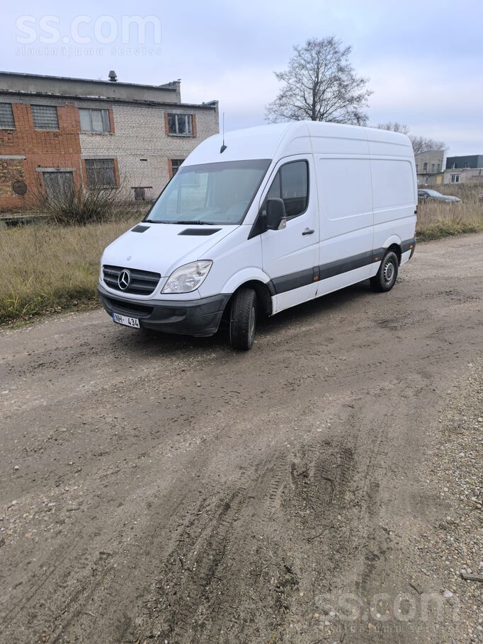 Mercedes Uzņēmums sakarā ar autoparka atjaunošanu tirgo Mer