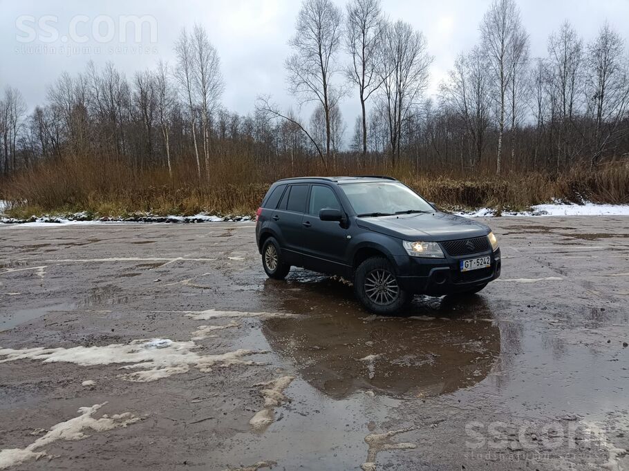 Suzuki Skate uz gadu. Pilnvērtīgs apvidus auto ar pazemin