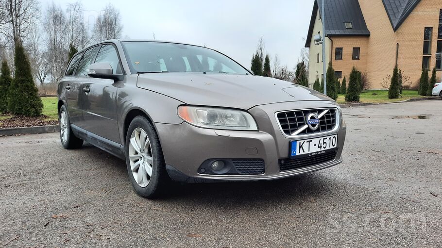 Volvo Pārdodu V70 ar 2.5 170kW benzīna motoru. Tiko izie