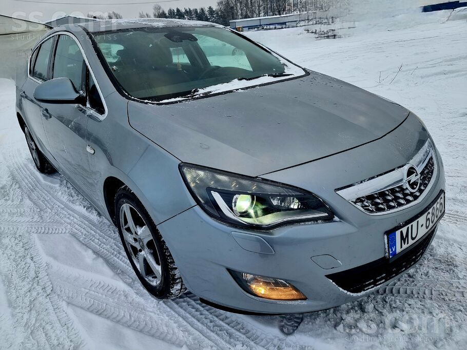 Pārdodu Opel Astra J 1.7 Dīzelis 92kw. Manuālā ātrumkārba. Bixenon adaptīvās
