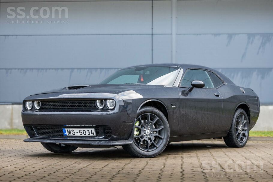 Dodge Dodge challanger ar 3.6 benzīndzinēju un automātis