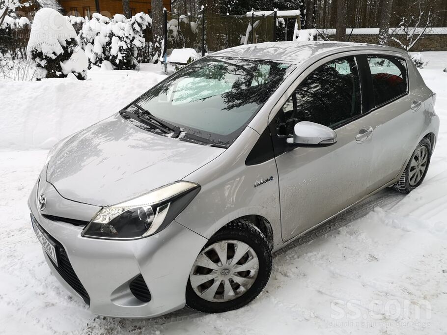 Toyota Продаётся авто Toyota Yaris 1.5 hybrid