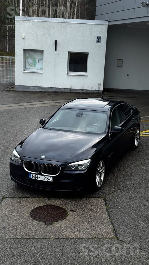 BMW Pardodas BMW 730D . 180kw dīzelis .